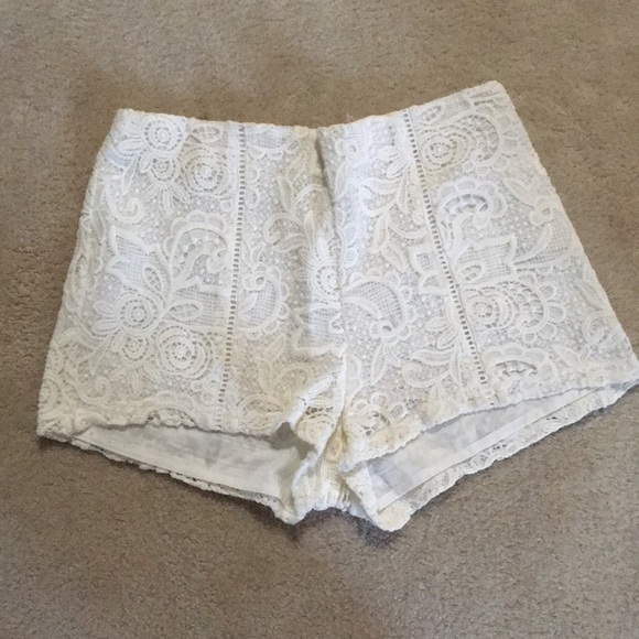 Forever 21 Pants - White patterned shorts